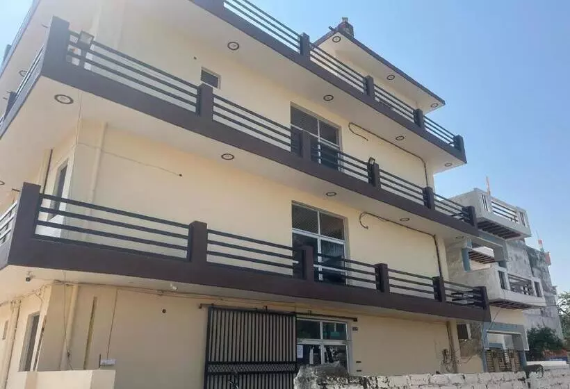 ホテル Goroomgo Shree Raj Homestay Ayodhya