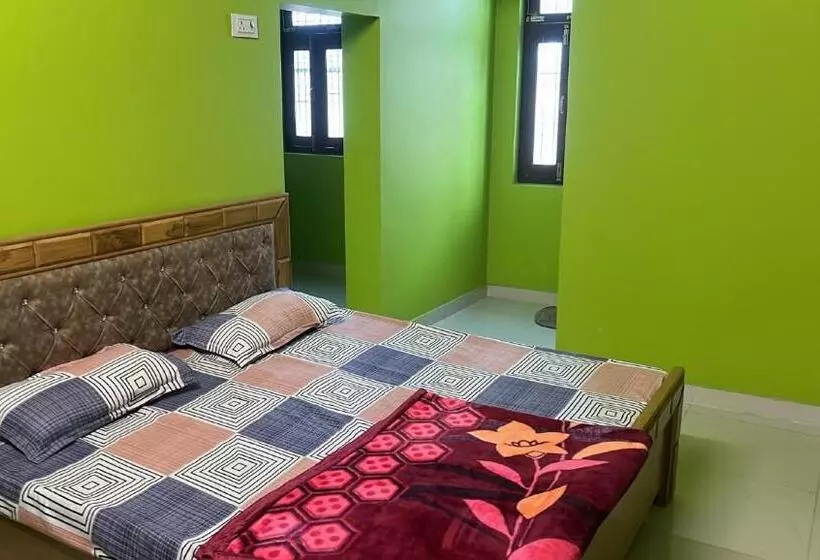 ホテル Goroomgo Shree Raj Homestay Ayodhya