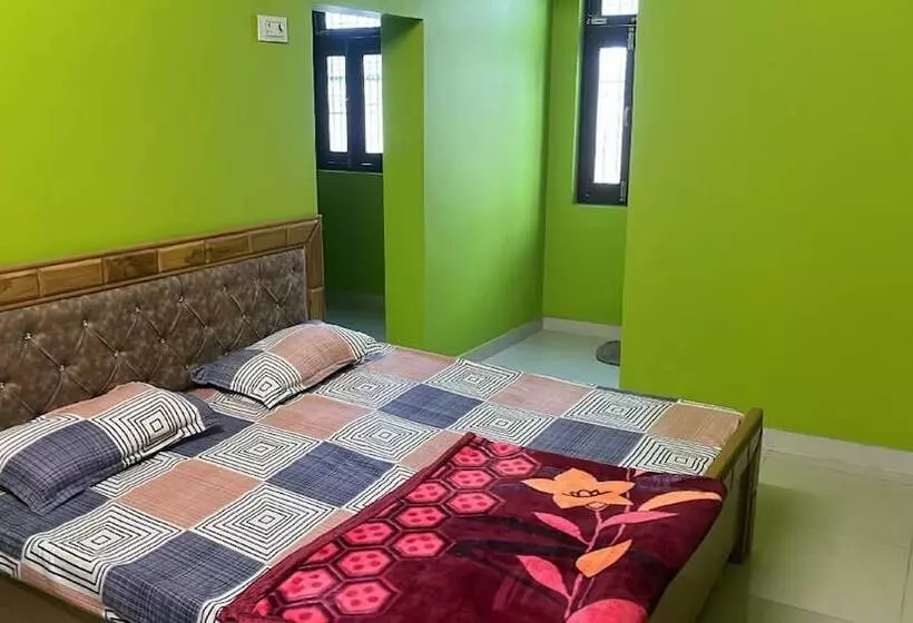 ホテル Goroomgo Shree Raj Homestay Ayodhya