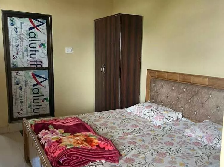 ホテル Goroomgo Shree Raj Homestay Ayodhya