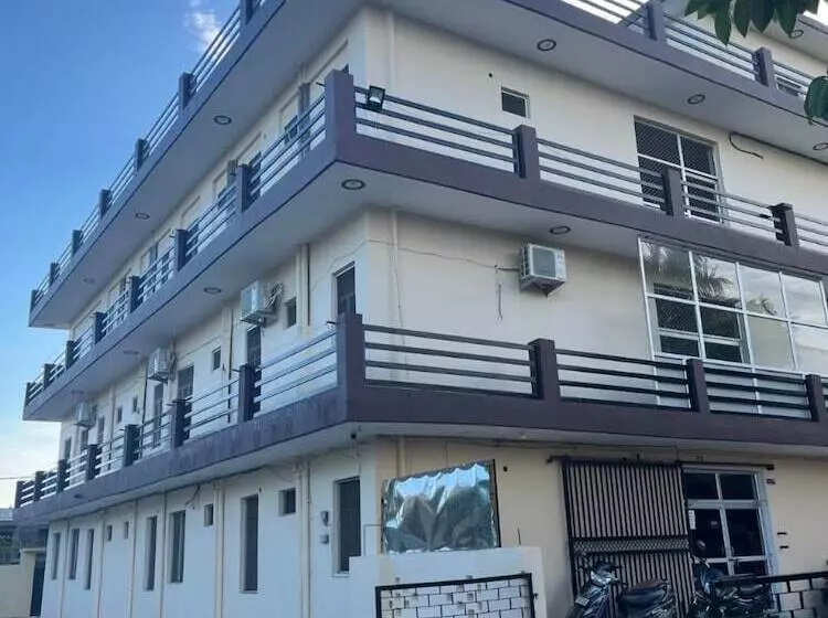 ホテル Goroomgo Shree Raj Homestay Ayodhya