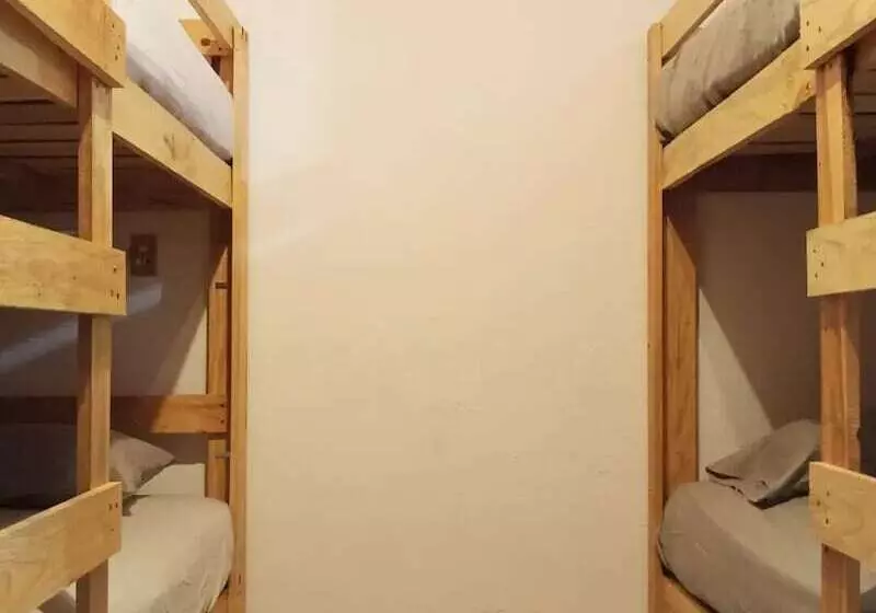 ホテル Hostel Paricutín