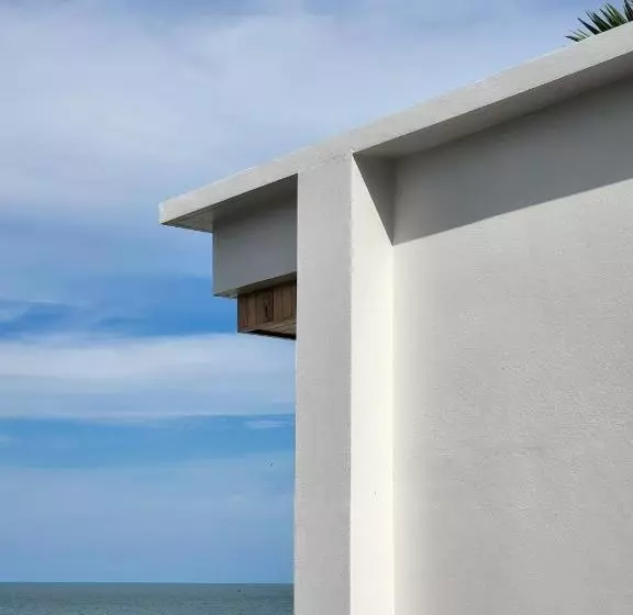 ホテル เดอะซีน คาบาน่า บีช รีสอร์ท ขนอม The Scene Cabana Beach Resort Khanom