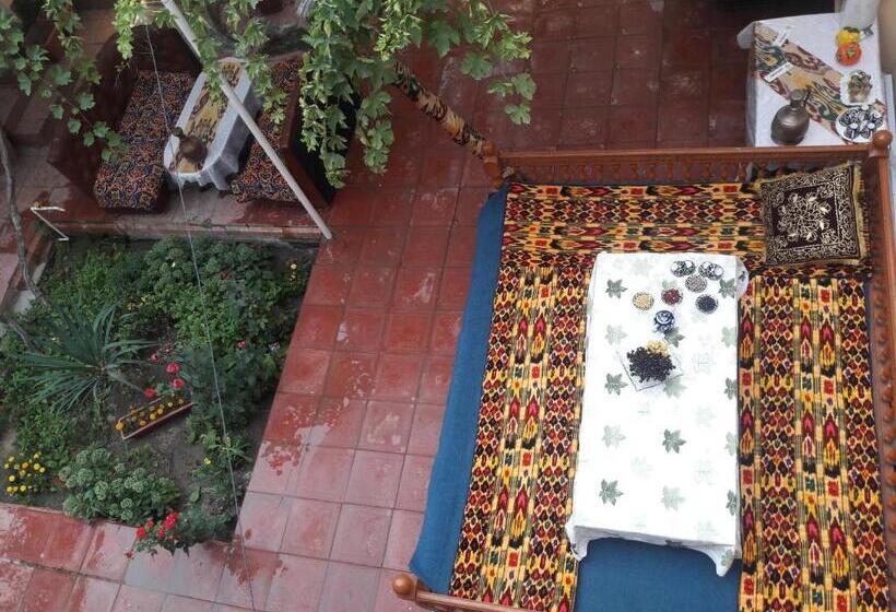 פנסיון Khodja Guesthouse