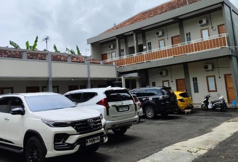 Pensão Kost Griya Apung