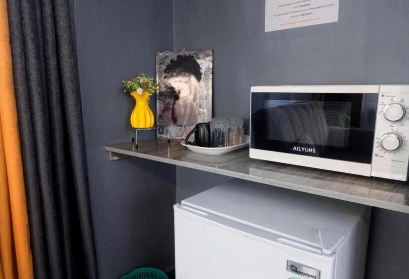 استراحتگاه Lakeside Boffar Cabins