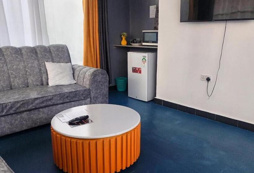 استراحتگاه Lakeside Boffar Cabins