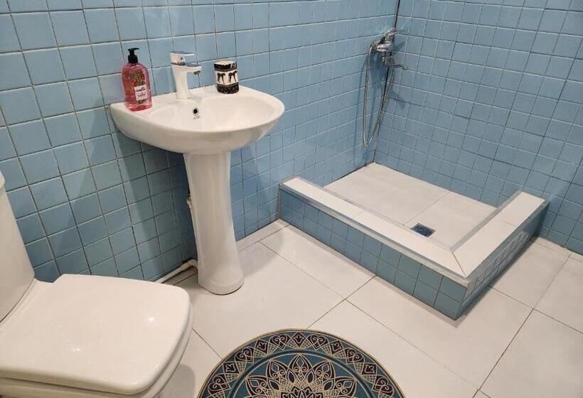 تختخواب و صبحانه თორო Thoreau