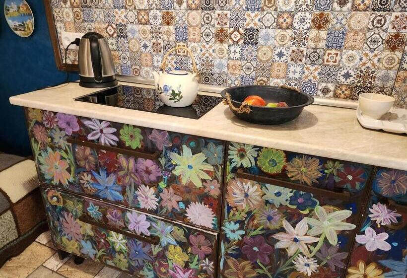 تختخواب و صبحانه თორო Thoreau