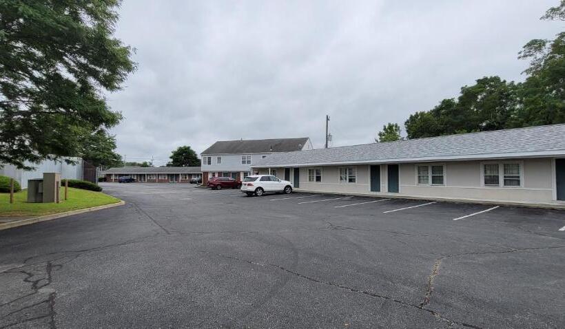 모텔 Town & Country Inn