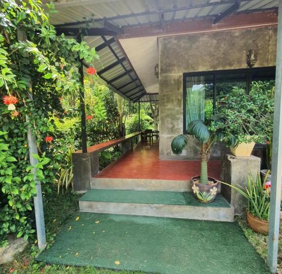 Pension (Hôtel basse catégorie) ธารธารา ออนเซน เชียงราย