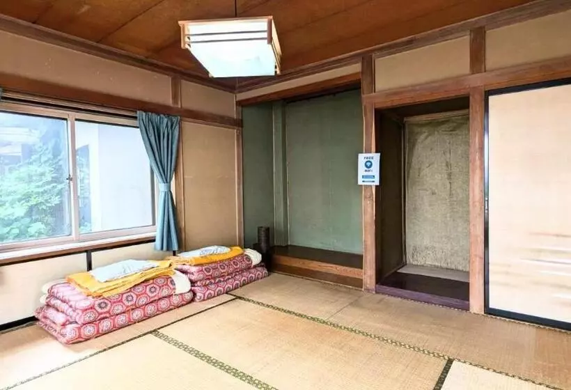 Majatalo 北アルプスの麓一軒家シェアハウスの中にある和室宿