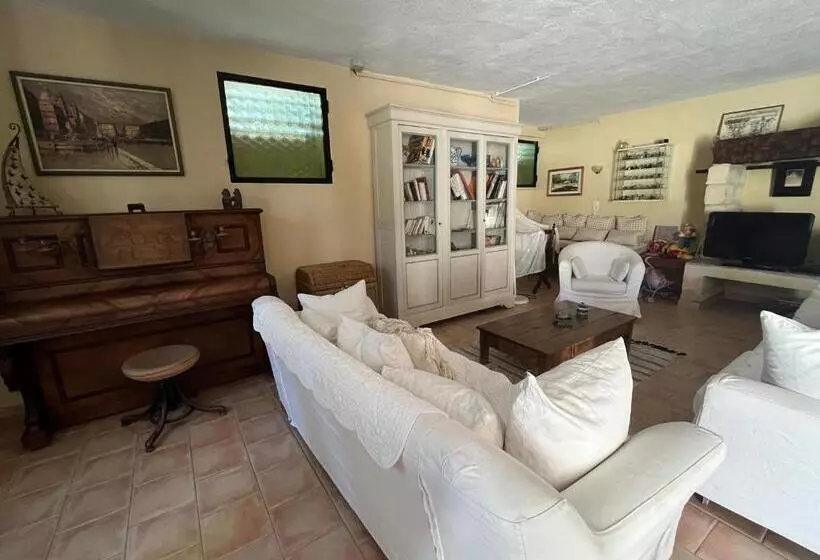 Majatalo Logement Provence Dans Domaine Oléicole