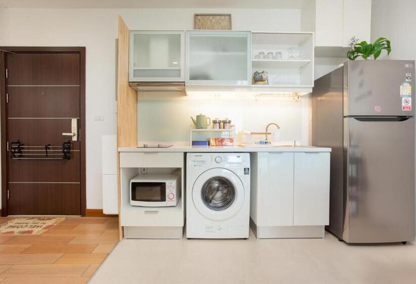 Cozy Room Near Night Bazaar