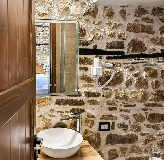 هتل Ador Boutique