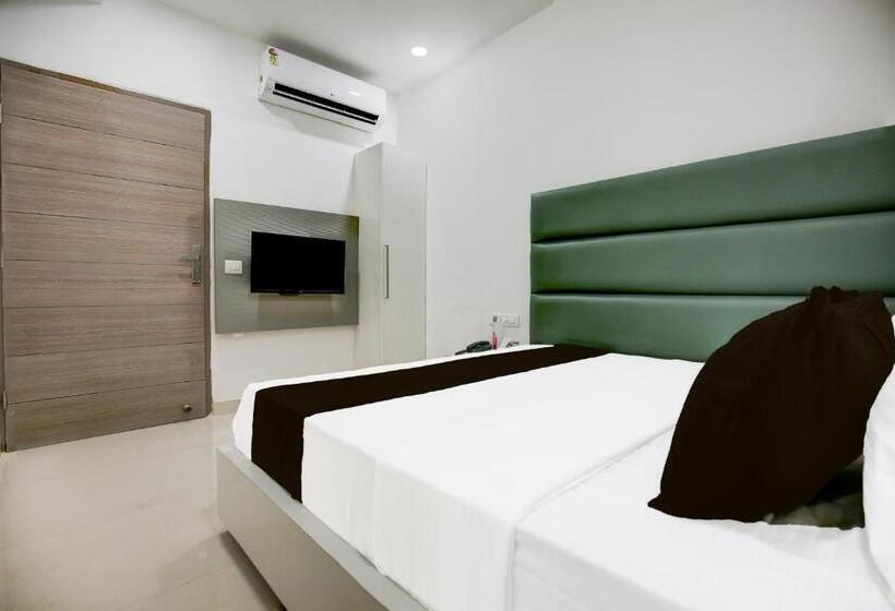 Отель Oyo Saffron