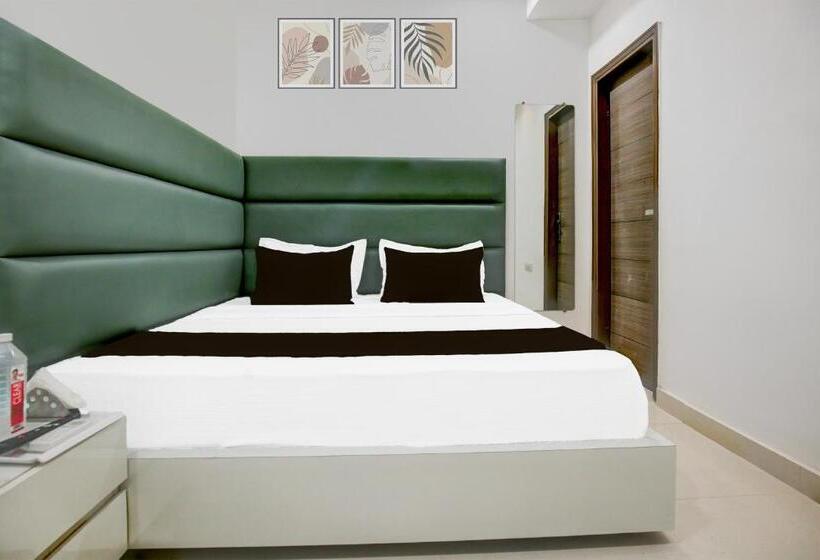 Отель Oyo Saffron