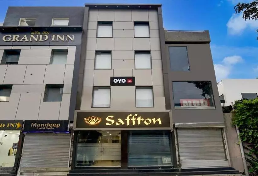 ホテル Oyo Saffron