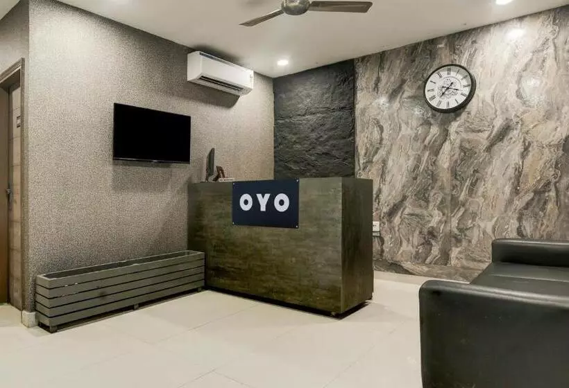 ホテル Oyo Saffron