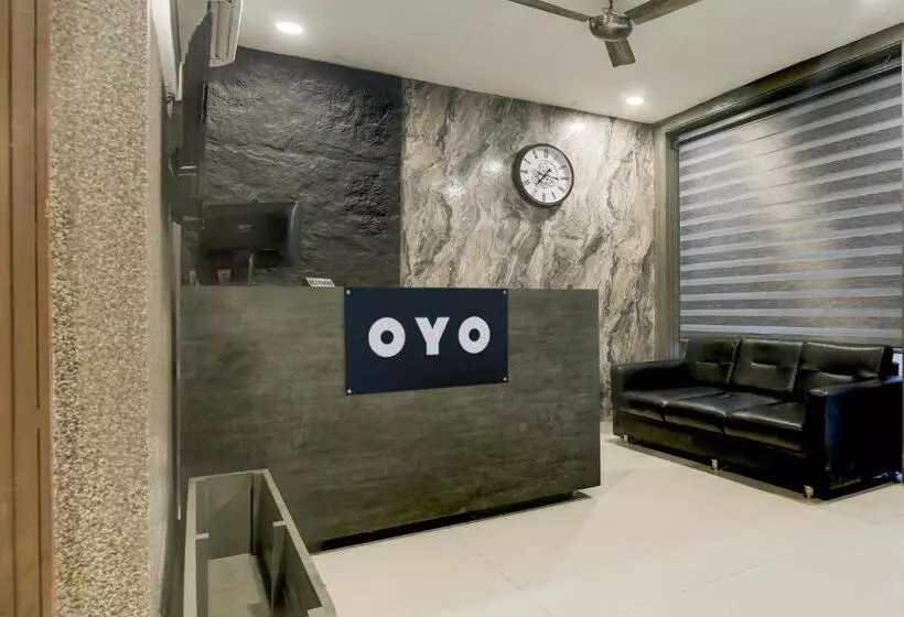 ホテル Oyo Saffron
