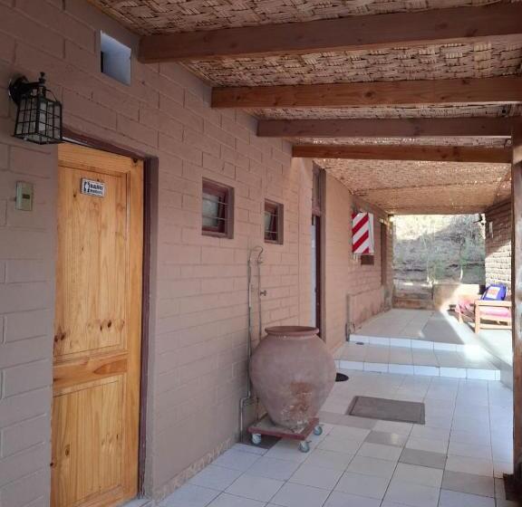 פנסיון Hostal Hara