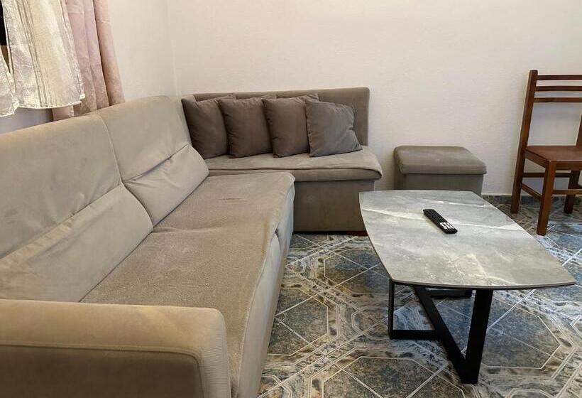 Tirana Lemon Breeze Hostel