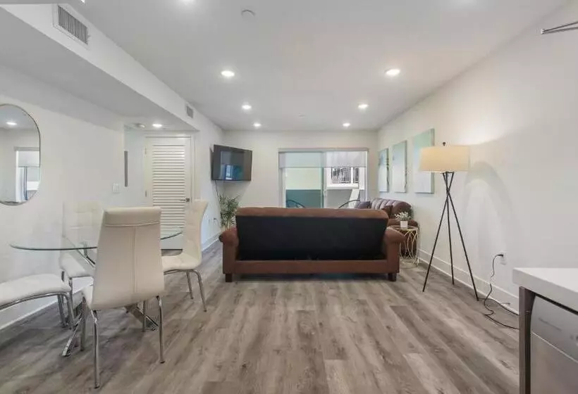 カプセルホテル Beverly Hills 2bd 2ba With Free Parking