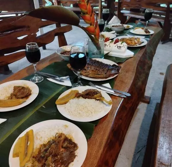 Hotelli Ingaru Lodge