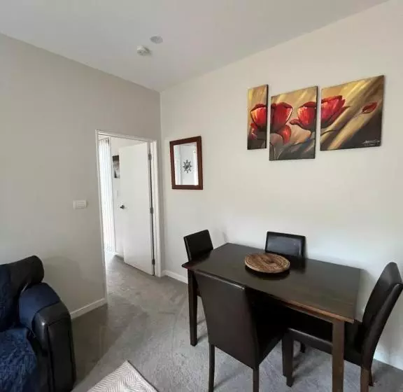 Majatalo Self Contained Central Silverdale