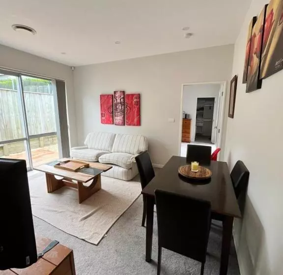 Majatalo Self Contained Central Silverdale