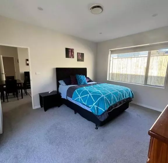 Majatalo Self Contained Central Silverdale