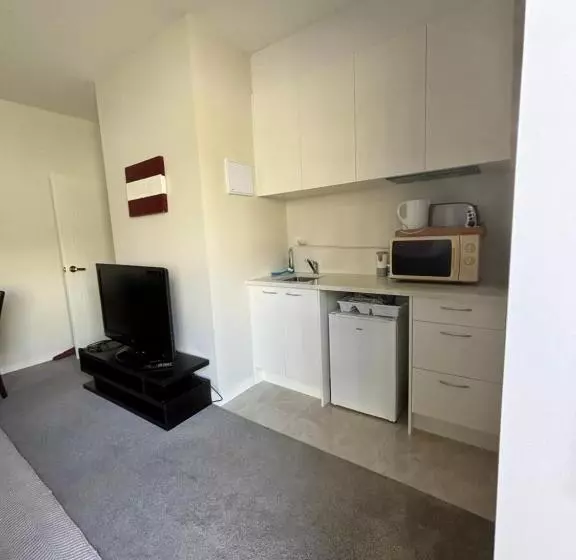 Majatalo Self Contained Central Silverdale