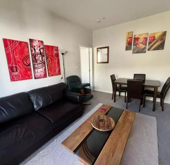 Majatalo Self Contained Central Silverdale