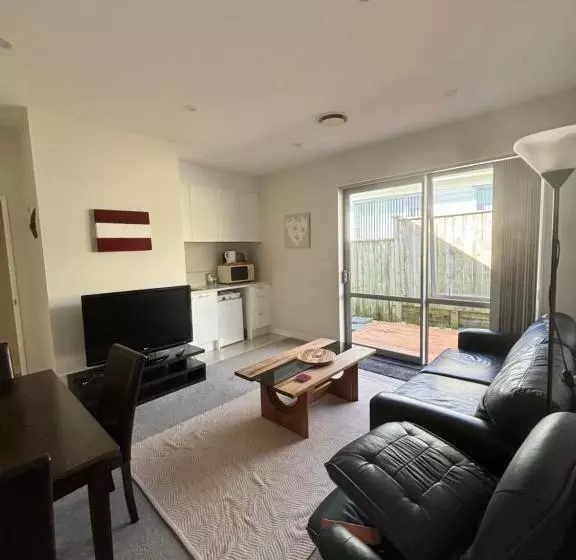 Majatalo Self Contained Central Silverdale