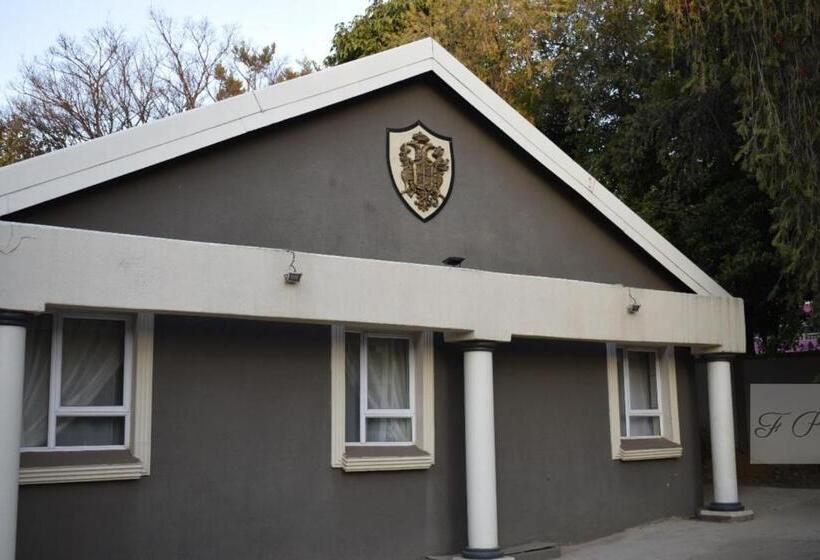 پانسیون The Elephant Room At Frederick S Place