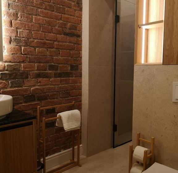 تختخواب و صبحانه City Central Escape