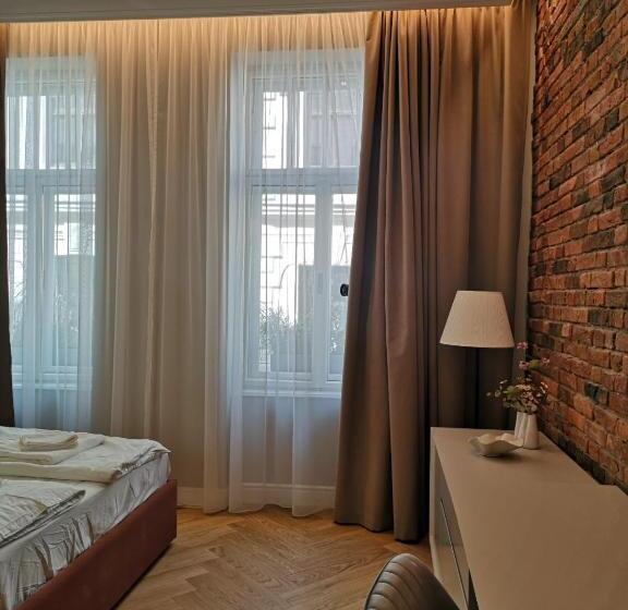 تختخواب و صبحانه City Central Escape