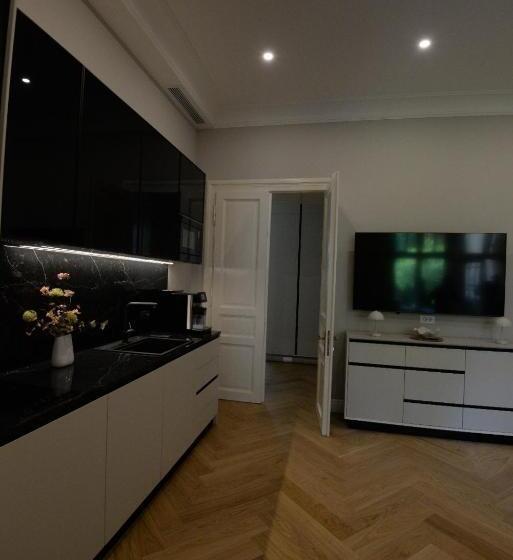 تختخواب و صبحانه City Central Escape