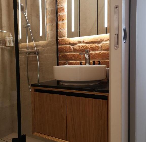 تختخواب و صبحانه City Central Escape