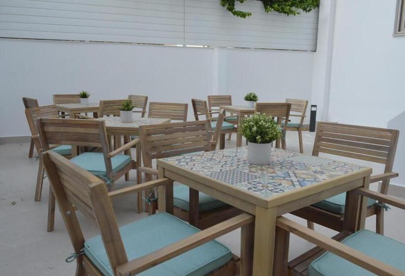 هتل Leondiana Boutique