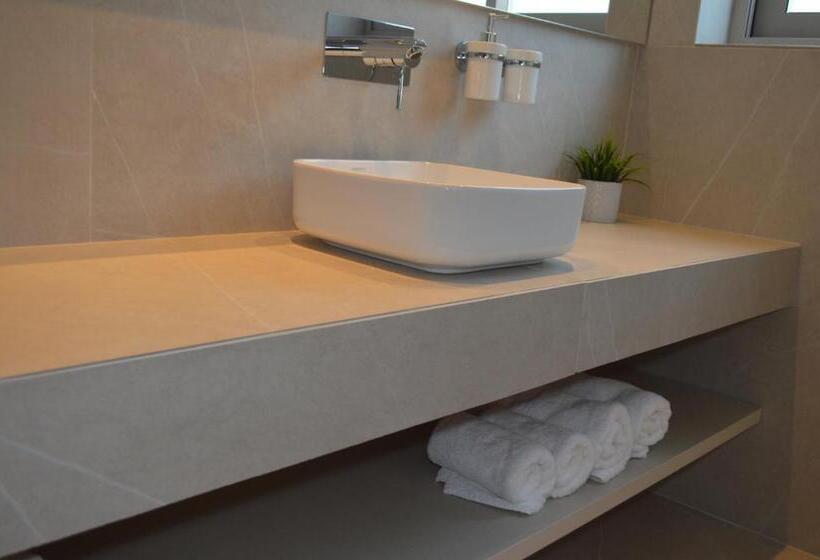 هتل Leondiana Boutique