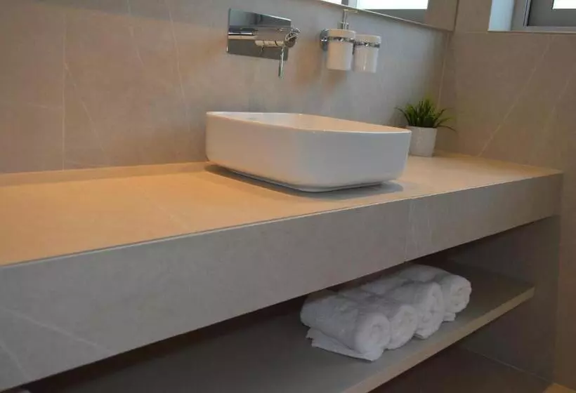 هتل Leondiana Boutique