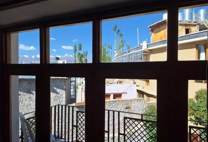 ペンション Gyalson Guest House Ladakh By Lexstays