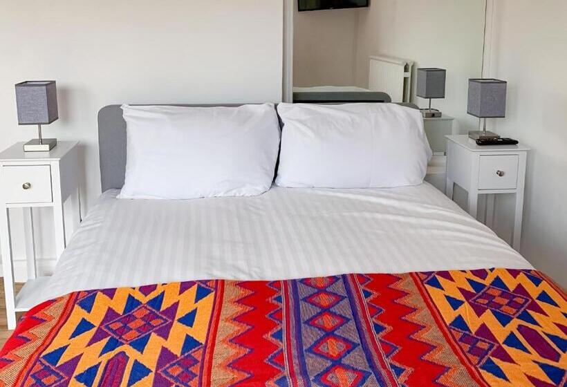 پانسیون Flat In Glastonbury 10