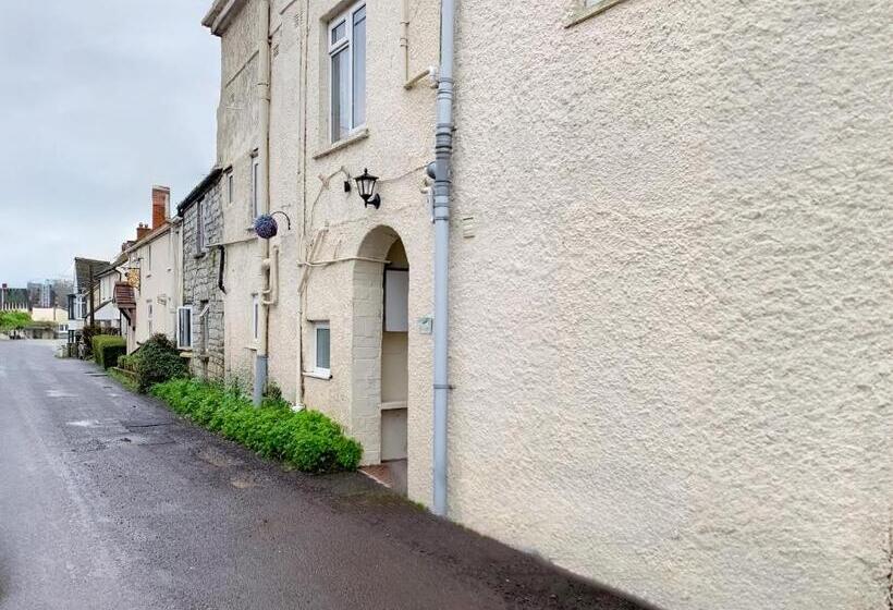 پانسیون Flat In Glastonbury 10