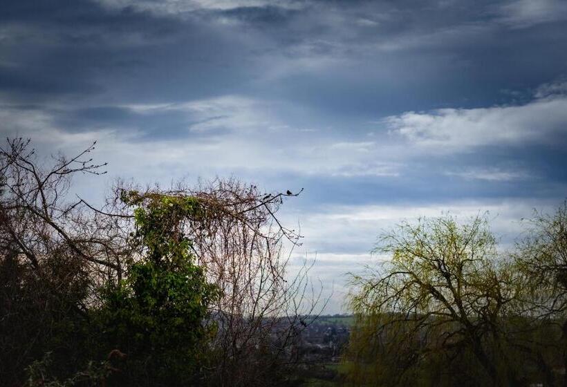 پانسیون Flat In Glastonbury 10