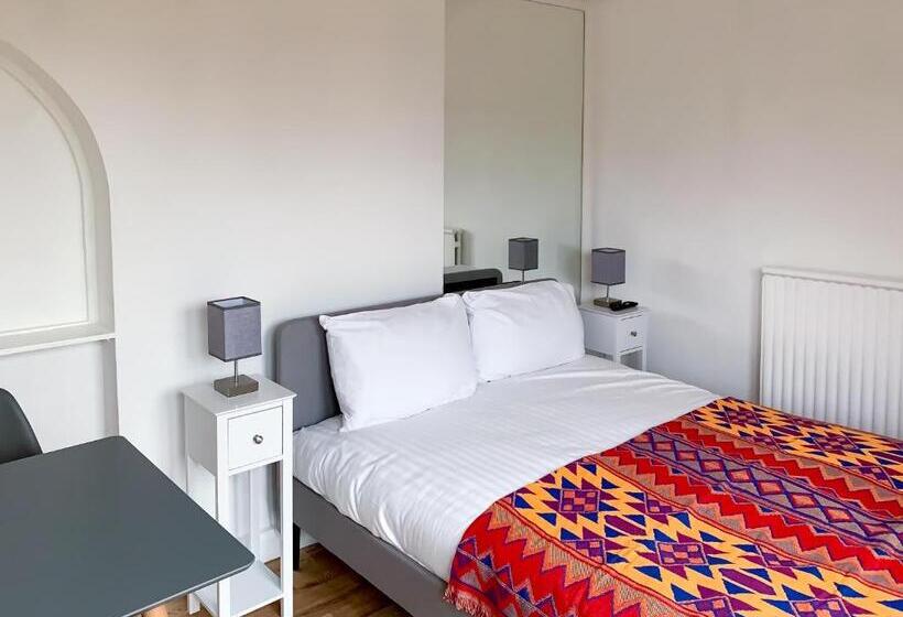 پانسیون Flat In Glastonbury 10