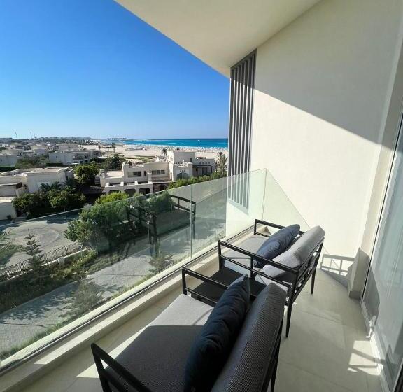 هتل Address Beach Studio