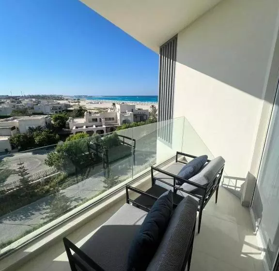 هتل Address Beach Studio