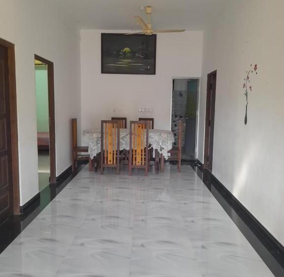 ホテル Kathiri Rest Inn